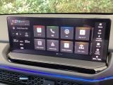 ナビ機能だけでなく、フルセグ、Bluetoothなどのオーディオ機能がついています!