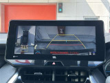 車両を上から見下ろした視点で駐車をサポートする「パノラミックビューモニター(全周囲カメラ)」搭載。フロント・サイド・リアの4カメラ映像を合成し、狭い駐車場でも安心です。