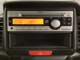 純正CDチューナーにはAUX入力端子がついてますので外部入力から音楽などを楽しめます。その下には1DIN分の小物入れがついています。CDケースなどを入れるのに便利です。