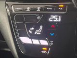 【オートエアコン】一度お好みの温度に設定すれば、車内の温度を検知し風量や温度を自動で調整。暑い&hellip;寒い&hellip;と何度もスイッチ操作をする必要はありません。快適な車内空間には必須の機能ですね♪