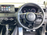 【e:HEV】走行シーンに合わせて、EV・ハイブリッド・エンジンの3つのモードを自動で切り替えるので、街乗りから高速走行までスムーズなドライブを楽しめます。