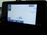 【ディスプレイオーディオ】・・・大型ディスプレイに各種オーディオ機能(AM/FMチューナー、Bluetooth対応)とスマートフォン連携機能を搭載。