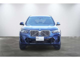 BMWのまさに「顔」ともいえる「キドニー・グリル」は、他の追随を許さない存在感を誇り、「キドニー・グリル」を見かけただけでBMWの風格を感じさせます!!
