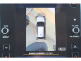 「トップ&3Dビューモニター」も標準装備、4つのカメラの画像を合成し車の真上から見たような画像を映してくれます、車庫入れ時などの周囲の確認に便利な装備です