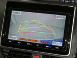 【バックカメラ】駐車時に後方がリアルタイム映像で確認できます。大型商業施設や立体駐車場での駐車時や、夜間のバック時に大活躍!運転スキルに関わらず、今や必須となった装備のひとつです!