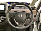 ハンドルにHondaセンシング系のクルーズコントロールやレーンキープアシストなどのスイッチと、オーディオの操作スイッチが装備されています。ハンドルから手を離さず安全に操作できます。