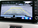 バックカメラの画像です。ガイドラインがスムースな車庫入れをサポートいたします。車庫入れの安心感がアップしますね。