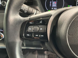 ステアリングにオーディオ操作スイッチが付いています。オーディオ画面に直接タッチしなくても操作が出来ますので、運転に集中できます。
