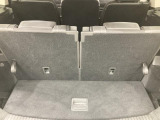 ●すっきりとした見た目のスクエア形状のラゲッジスペースです。また荷物が多い時、急なお買いものの際にもリヤシートを倒していただくことにより十分なスペースを確保できます。