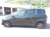 両側スライドドアなので狭い駐車スペースでも乗り降りがしやすく、隣の車を傷つける心配も少なくなります。
