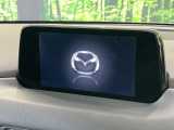 【マツダコネクトナビ】車内の雰囲気にマッチした一体型タイプのナビ。各種車輌設定やBluetooth再生等、様々な機能が楽しめます。直感的なダイヤル操作が可能で、使い勝手も良好です。