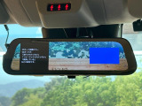 【デジタルインナーミラー】後席の大きな荷物や同乗者で後方が確認しづらい時でも安心!カメラが撮影した車両後方の映像をルームミラー内に表示。クリアな視界で状況の確認が可能です!