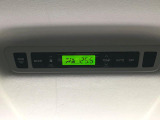 【リアオートエアコン】広い後部座席には必須の機能!風量や温度を自動で調整し前席と同様な車内環境にしてくれるリアオートエアコンを装備。夏の暑さも冬の寒さもストレスなく快適にお過ごしいただけます♪