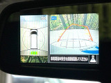 【アラウンドビューモニター】専用のカメラにより、上から見下ろしたような視点で360度クルマの周囲を確認することができます☆死角部分も確認しやすく、狭い場所での切り返しや駐車もスムーズに行えます。