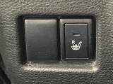 【シートヒーター】シートを温めてくれる暖房機器です!長時間座っていると負担が掛かりやすい背中や腰、または冬場などの寒い日に冷えやすい脚部に快適なぬくもりを伝えます。