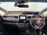 見通しの良い運転席回りとなっておりますので安心して運転をして頂けます!窓が大きいので明るく開放的な室内です