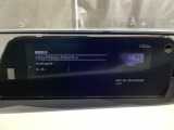 フロントガラス投影タイプのヘッドアップディスプレイを採用しています。現車速やナビルート案内、走行車線表示、前方車表示、交通標識表示など情報も多彩です。