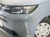 【LEDヘッドライト】悪天候や夜間走行時も良好な視界を確保し安心して運転できる高輝度LEDヘッドライトを装備!点灯速度が早く、消費電力も抑えられています。