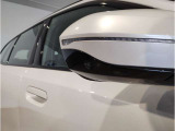 【BMWミラー】視認性の高いスタイリッシュなミラー。自動防眩機能も付いており夜間のドライビングをサポートします。