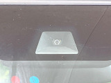 【ホンダセンシング】走行中に前方の車両等を認識し、衝突しそうな時は警報とブレーキで衝突回避と被害軽減をアシスト。より安全にドライブをお楽しみいただけます。