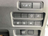 運転席から両側電動スライドドアの開閉ができます