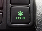 エンジン、エアコンなどを制御し低燃費な『ECONモード』に、また走りを楽しみたいとき、空調など快適性を重視したいときにはスイッチOFFで通常モードに切り替えができます!
