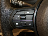 【ステアリングリモコン】ステアリングにオーディオ調節可能なスイッチが装備されていますので運転中でも視線をそらさずにオーディオの調節が可能です!