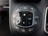 左右独立温度コントロールフルオートエアコンです。運転席、助手席それぞれで独立して温度設定ができます。冷え性の方が乗っても安心ですね♪