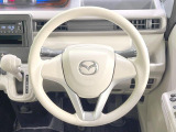 インテリアに合わせたデザインのステアリングは、運転される方のことも考え、運転しやすい形状、大きさです。是非一度、実際に触ってお確かめください。