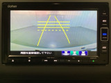 バックでの車庫入れも安心です! リアカメラが付いているバックモニター付のナビを装備しております。操作線もついており距離感も画面から確認できます。