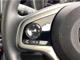 【ステリモ】ステアリングリモコンスイッチにてオーディオ操作可能となっており、運転にも集中できます。少しでも視線移動を減らし事故に遭う確率を下げます。