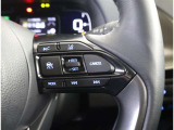 運転中、オーディオの操作をしてて、ハッとしたことはありませんか?ステアリングスイッチは、運転中でもハンドルでオーディオの操作が可能です。