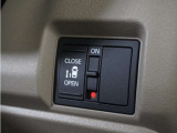 ◆片側電動スライドドア◆狭い駐車場でも乗り降りが楽々♪お子様が隣の車にドアを当ててしまう心配もございません!小さなお子様連れの方もこれで安心。