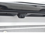 リヤカメラ付きなので、シフトレバーをリバースにすると連動してカメラ映像に切り替わります。