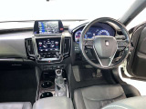 運転席周りのレイアウトをご覧ください。ナビゲーションが綺麗に装着されすっきり収まってますね!