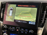 パノラミックビューモニター付きです。車両を上から見たような映像をディスプレイオーディオ画面に表示。運転席からの目視だけでは見にくい、車両周辺の状況をリアルタイムでしっかり確認できます。