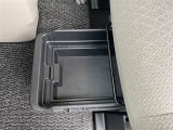 シートアンダートレイ