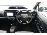 スタイリッシュなインパネ周りです!運転の際、常に目にする部分は、シックにまとめた飽きの来ないデザインが人気です!