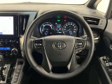 4本スポークステアリング!ステアリングスイッチ付!全車速追従機能レーダークルーズコントロールの操作、音量調整操作などができます!