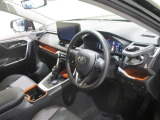 運転席周りは遊びにも通勤にも普段のお買い物にもピッタリ。日々のドライブに居心地のよいレイアウトです。
