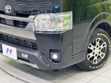【LEDヘッドライト】悪天候や夜間走行時も良好な視界を確保し安心して運転できる高輝度LEDヘッドライトを装備!点灯速度が早く、消費電力も抑えられています。