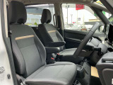セレナの運転席・助手席は、ゆったりと座れるサイズで、長時間の運転でも快適です。また、シートベンチレーションなどの快適装備も充実しています。
