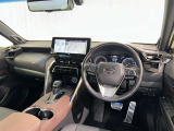運転席まわりです。 各操作スイッチは使いやすい位置に配置されてます。