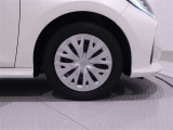タイヤサイズは185/60R15 スチールホイールとなっております。
