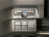 ハンドルの左下にETCがついています。高速道路の料金所の通過も楽々です。 カードの取り出しもしやすい場所についています。