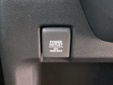スマホや車載アクセサリーの電源確保に便利なアクセサリーソケットを装備。