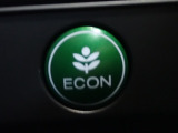 エンジン、エアコンなどを制御し低燃費な『ECONモード』に、また走りを楽しみたいとき、空調など快適性を重視したいときにはスイッチOFFで通常モードに切り替えができます!
