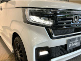 【LEDヘッドライト】ディスチャージヘッドライト(HID)と同等の明るさで、夜道や雨天走行が明るく視界良好!! フォグライトも装備で、安心感さらにUPです♪安心ドライブを楽しんで下さい♪