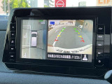 アラウンドビューモニターは、まるで上空から見たような映像で駐車をサポート!苦手な駐車も心強いですね!