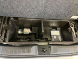 たっぷり20Lの荷室床下収納を用意しております。